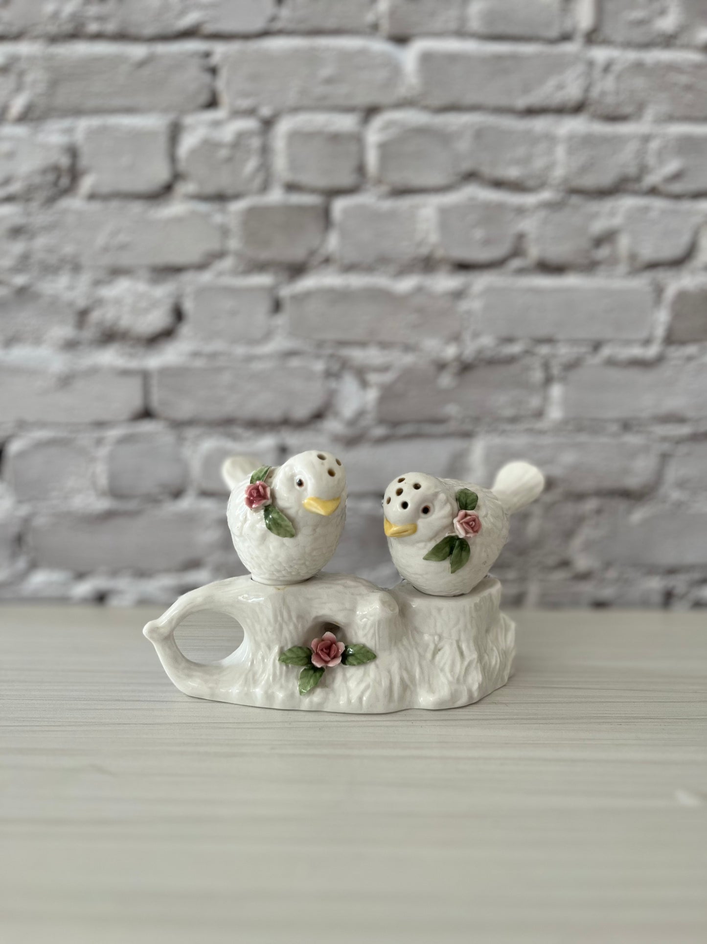 Vintage Two little White Birds with pink roses Salt & Pepper Shakers: Vintage White Porcelain