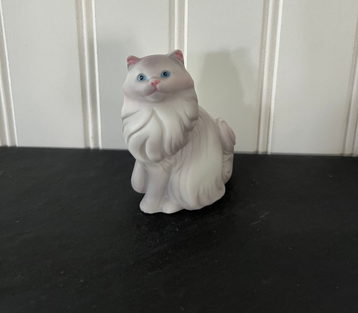 Vintage 1984 Avon Persian Porcelain White Grey Kitty Cat Figurine - Charming Collectible"